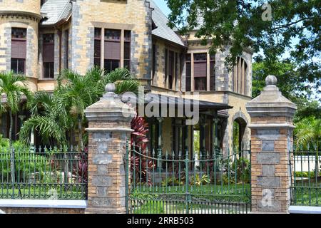 Das Stollmeyer’s Castle oder Killarney im Hafen von Spanien, Trinidad und Tobago. Es ist eines der prächtigen sieben Gebäude. Stockfoto