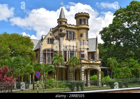 Das Stollmeyer’s Castle oder Killarney im Hafen von Spanien, Trinidad und Tobago. Es ist eines der prächtigen sieben Gebäude. Stockfoto