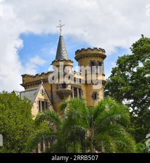 Das Stollmeyer’s Castle oder Killarney im Hafen von Spanien, Trinidad und Tobago. Es ist eines der prächtigen sieben Gebäude. Stockfoto