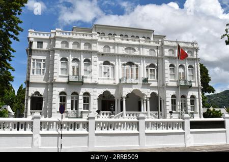 White Hall oder Whitehall, der früher auch Rosenweg genannt wurde. Dies ist eines der prächtigen sieben Gebäude im Hafen von Spanien, Trinidad. Stockfoto
