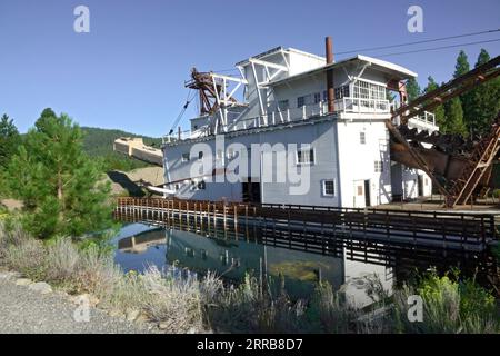 Ein Blick auf die riesige und historische Goldgrube im Sumpter Valley Dredge State Heritage Area im Nordosten von Oregon. Der Bagger wurde von 1912 bis 1 genutzt Stockfoto