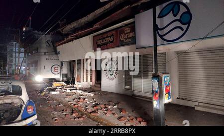 Mexiko, schweres Erdbeben bei ACAPULCO 210908 -- ACAPULCO, 8. September 2021 -- Schäden wurden nach einem Erdbeben in Acapulco, Bundesstaat Guerrero, Mexiko, am 7. September 2021 festgestellt. Ein Erdbeben von 7,1 Magnitude traf die mexikanische Küstenstadt Acapulco, Bundesstaat Guerrero, am Dienstagabend, mit Zittern hier in der mexikanischen Hauptstadt, berichtete der National Seismological Service SSN. Foto von /Xinhua MEXICO-ACAPULCO-EARTHQUAKE JesusxEspinosa PUBLICATIONxNOTxINxCHN Stockfoto