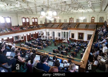 Austin, TX, USA. September 2023. Die Senatskammer von Texas während der Nachmittagssitzung am ersten Tag des Amtsenthebungsverfahrens gegen den Staatsanwalt von Texas, KEN PAXTON, wegen angeblicher ethischer Versäumnisse und krimineller Verstöße während seiner drei Amtszeiten. (Bild: © Bob Daemmrich/ZUMA Press Wire) NUR REDAKTIONELLE VERWENDUNG! Nicht für kommerzielle ZWECKE! Stockfoto