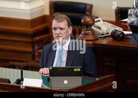 Austin, TX, USA. September 2023. Zeuge JEFF MATEER gibt während der Nachmittagssitzung am ersten Tag des Amtsenthebungsverfahrens gegen den Texas Attorney General KEN PAXTON wegen angeblicher ethischer Fehler und krimineller Verstöße während seiner drei Amtszeiten Beweise. (Bild: © Bob Daemmrich/ZUMA Press Wire) NUR REDAKTIONELLE VERWENDUNG! Nicht für kommerzielle ZWECKE! Stockfoto