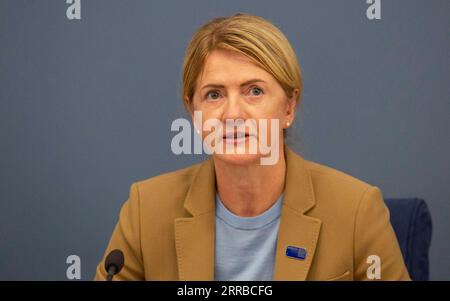 210914 -- RIGA, 14. September 2021 -- Estnische Außenministerin Eva-Maria Liimets spricht während einer Pressekonferenz in Riga, Lettland, 13. September 2021. Die Außen- und Verteidigungsminister Polens und der baltischen Länder Estland, Lettland und Litauen trafen sich hier am Montag, um sicherheitspolitische Fragen und regionale Herausforderungen zu erörtern, sagte das lettische Außenministerium. Foto: /Xinhua LETTLAND-RIGA-BALTISCHE POLNISCHE MINISTER-SITZUNG EdijsxPalens PUBLICATIONxNOTxINxCHN Stockfoto