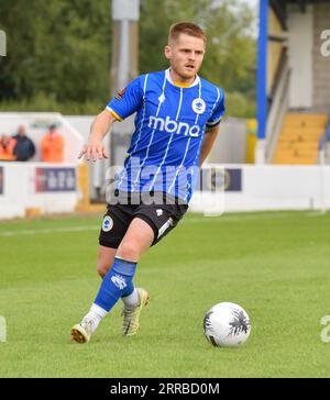 Chester, Cheshire, England, 28. August 2023. Chester’s Declan Weeks treibt den Ball während des Chester Football Club V Farsley Celtic Football Club in der Vanarama National League North im Deva Stadium voran. (Bild: ©Cody Froggatt/Alamy Live News) Stockfoto