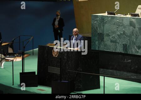 210920 -- VEREINTEN NATIONEN, 20. September 2021 -- der Präsident der 76. Tagung der Generalversammlung der Vereinten Nationen, Abdulla Shahid Front, spricht im zweiten SDG-Moment, einer Veranstaltung auf hoher Ebene, um globale Maßnahmen zur Agenda 2030 in der Halle der Generalversammlung am UN-Hauptsitz in New York am 20. September 2021 zu mobilisieren. Abdulla Shahid forderte am Montag mehr Unterstützung und Ressourcen, um weniger entwickelten Ländern zu helfen, die Nachhaltigkeitsziele bis zum Ende des Jahrzehnts zu erreichen UN-UNGA PRÄSIDENT-2. NACHHALTIGKEITSZIELE MOMENT XIEXE PUBLICATIONXNOTXINXCHN Stockfoto