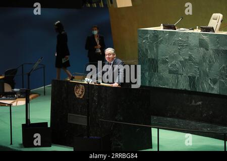 210920 -- VEREINTEN NATIONEN, 20. September 2021 -- UNO-Generalsekretär Antonio Guterres Front spricht beim zweiten SDG-Moment, einer hochrangigen Veranstaltung, um globale Maßnahmen zur Agenda 2030 in der Halle der Generalversammlung am UN-Hauptsitz in New York am 20. September 2021 zu mobilisieren. Guterres forderte am Montag weitere Anstrengungen, um die Nachhaltigkeitsziele für nachhaltige Entwicklung wieder auf Kurs zu bringen. UN-GUTERRES-2. NACHHALTIGKEITSZIELE MOMENT XIEXE PUBLICATIONXNOTXINXCHN Stockfoto