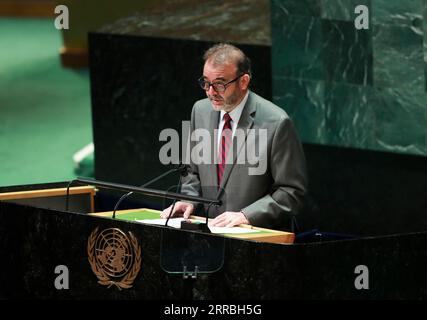 210923 -- VEREINTE NATIONEN, 23. September 2021 -- Cristian Espinosa Caizares, ständige Vertreterin Ecuadors bei den Vereinten Nationen, spricht an einer hochrangigen Tagung anlässlich des 20. Jahrestages der Annahme der Erklärung und des Aktionsprogramms von Durban am 22. September 2021 im Hauptquartier der Vereinten Nationen in New York. Die Generalversammlung der Vereinten Nationen hat am Mittwoch anlässlich des 20. Jahrestages der Annahme der Erklärung und des Aktionsprogramms von Durban eine hochrangige Tagung abgehalten und eine politische Erklärung angenommen, um den Kampf gegen Rassismus und Rassendiskriminierung voranzutreiben. VERABSCHIEDUNG DER TAGUNG AUF HOHER EBENE DER VEREINTEN NATIONEN Stockfoto