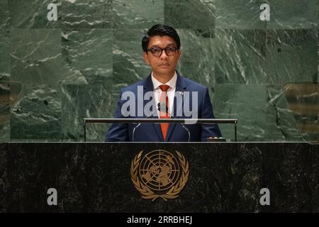 210923 -- VEREINTE NATIONEN, 23. September 2021 -- Madagaskar-Präsident Andry Nirina Rajoelina spricht die allgemeine Debatte der 76. Tagung der Generalversammlung der Vereinten Nationen UNGA am 22. September 2021 im UN-Hauptquartier in New York an. World Insights: Entwicklungsländer brauchen finanzielle Hilfe, Einfluss in multilateralen Institutionen -- UNGA/UN Foto/Handout via Xinhua UN-UNGA-GENERALDEBATTE CiaxPak PUBLICATIONxNOTxINxCHN Stockfoto