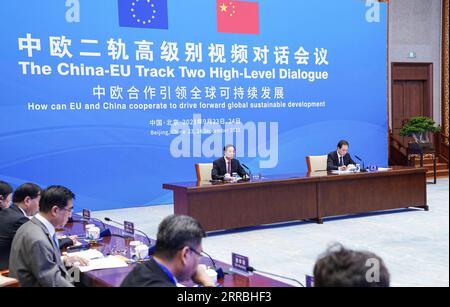 210923 -- PEKING, 23. September 2021 -- Liu Qibao, stellvertretender Vorsitzender des Nationalen Komitees der Politischen Konsultativkonferenz des chinesischen Volkes, nimmt am 23. September 2021 an der China-EU Track Two High-Level Dialogue via Videolink in Peking, der Hauptstadt Chinas, Teil. CHINA-PEKING-LIU QIBAO-EU-TAGUNG CN YINXBOGU PUBLICATIONXNOTXINXCHN Stockfoto