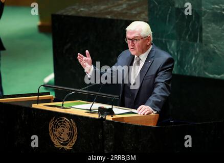 210925 -- VEREINTEN NATIONEN, 25. September 2021 -- der deutsche Präsident Frank-Walter Steinmeier spricht die allgemeine Debatte der 76. Tagung der Generalversammlung der Vereinten Nationen am 24. September 2021 im Hauptquartier der Vereinten Nationen in New York an. Die allgemeine Aussprache über die 76. Tagung der Generalversammlung der Vereinten Nationen fand am Freitag ihren vierten Tag ein. ALLGEMEINE AUSSPRACHE der GENERALVERSAMMLUNG DER Vereinten Nationen WangxYing PUBLICATIONxNOTxINxCHN Stockfoto