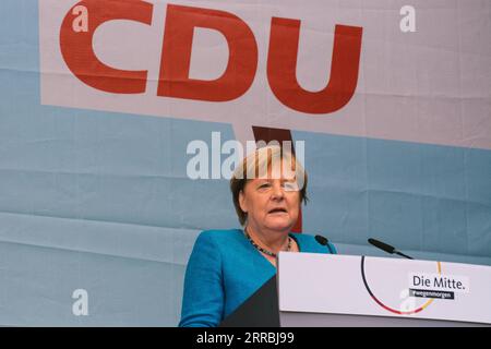 210925 -- AACHEN, 25. September 2021 -- Bundeskanzlerin Angela Merkel hält eine Rede während einer Wahlkundgebung der CDU zur Bundestagswahl in Aachen, 25. September 2021. Foto von /Xinhua DEUTSCHLAND-AACHEN-CDU-WAHLKAMPF TangxYing PUBLICATIONxNOTxINxCHN Stockfoto