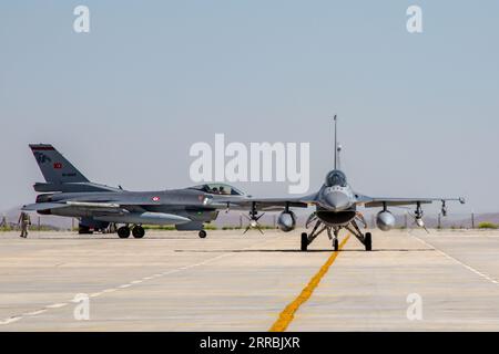 Konya, Türkei - 07 01 2021: Anatolian Eagle Air Force übt 2021 F16 Kampfjet in Rollposition in der Türkei aus Stockfoto