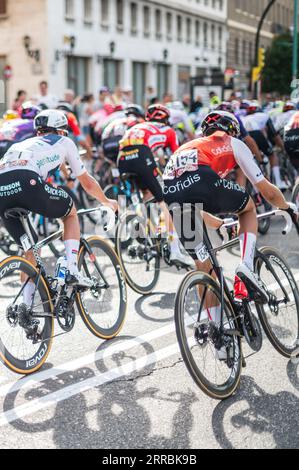 Die 12. Etappe der Vuelta a España, eines der führenden Radrennen im internationalen Kalender, erreicht Zaragoza, Aragon, Spanien, am 7. September Stockfoto