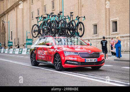 Die 12. Etappe der Vuelta a España, eines der führenden Radrennen im internationalen Kalender, erreicht Zaragoza, Aragon, Spanien, am 7. September Stockfoto