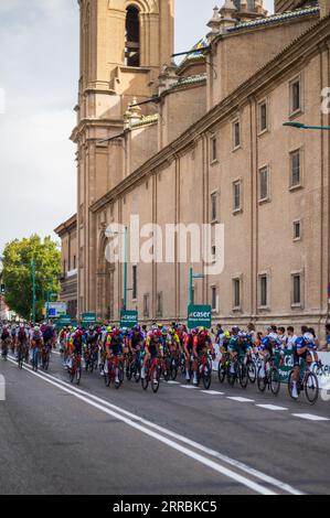 Die 12. Etappe der Vuelta a España, eines der führenden Radrennen im internationalen Kalender, erreicht Zaragoza, Aragon, Spanien, am 7. September Stockfoto