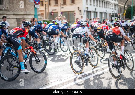 Die 12. Etappe der Vuelta a España, eines der führenden Radrennen im internationalen Kalender, erreicht Zaragoza, Aragon, Spanien, am 7. September Stockfoto