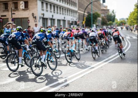 Die 12. Etappe der Vuelta a España, eines der führenden Radrennen im internationalen Kalender, erreicht Zaragoza, Aragon, Spanien, am 7. September Stockfoto