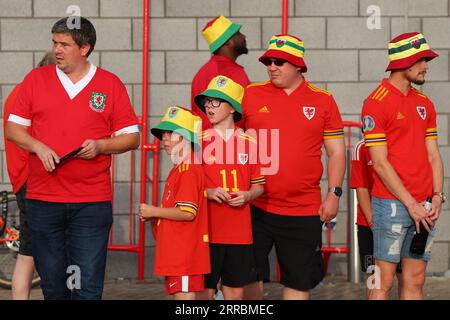 Cardiff, Großbritannien. September 2023. Fans von Wales vor dem internationalen Freundschaftsfußballspiel zwischen Wales und Südkorea im Cardiff City Stadium in Cardiff, Wales. (James Whitehead/SPP) Credit: SPP Sport Press Photo. Alamy Live News Stockfoto