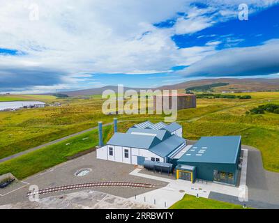 Luftaufnahme des neu erweiterten Scapa Flow Museum in Lyness, Hoy, Orkney Islands, Schottland, Großbritannien Stockfoto