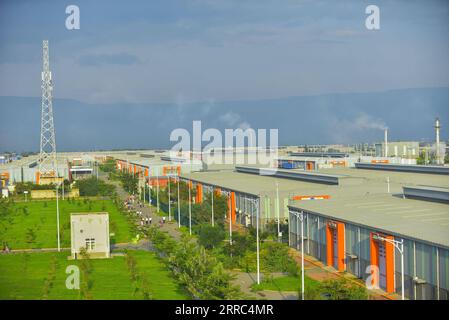 211017 -- HAWASSA ÄTHIOPIEN, 17. Oktober 2021 -- Foto aufgenommen am 12. Oktober 2021 zeigt Hawassa Industrial Park in Hawassa, Äthiopien. ZU DIESEM Feature: Angst vor Arbeitsplatzverlusten zeichnet sich ab, als die USA ÄTHIOPIEN aus dem AGOA ETHIOPIA-HAWASSA-INDUSTRIAL PARK MichaelxTewelde PUBLICATIONxNOTxINxCHN schneiden Stockfoto