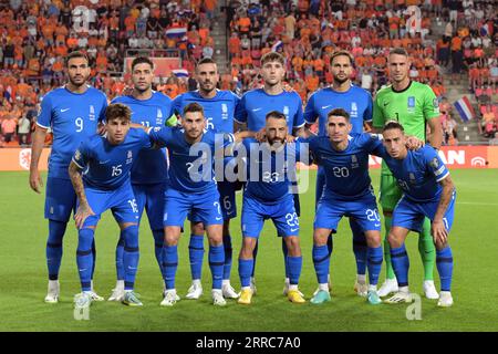 EINDHOVEN - hintere Reihe von links nach rechts, Vangelis Pavlidis von Griechenland, Tasos Bakasetas von Griechenland, Dimitris Kourbelis von Griechenland, Panagiotis Retsos von Griechenland, Pantelis Hatzidiakos von Griechenland, Griechenland Torhüter Odysseas Vlachodimos. Erste Reihe von links, Lazaros Rota von Griechenland, Giorgos Masouras von Griechenland, Manolis Siopis von Griechenland, Petros Mantalos von Griechenland, Kostas Tsimikas von Griechenland während des Qualifikationsspiels der Europameisterschaft in Gruppe B zwischen den Niederlanden und Griechenland im Phillips-Stadion am 7. September 2023 in Eindhoven, Niederlande. ANP GERRIT VAN COLOGNE Stockfoto
