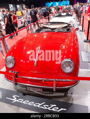 Red Porsche 356 Ein 1600 Speedster Sportwagen aus dem Jahr 1958 präsentiert auf der 75 Jahre Porsche Sports Cars Jubiläumsshow im Juni 2023 in Sofia, Bulgarien, Osteuropa, Balkan, EU Stockfoto