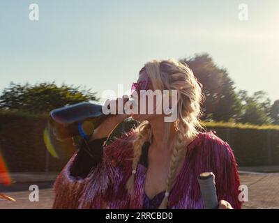 ERSCHEINUNGSDATUM: 17. November 2023. TITEL: Saltburn. STUDIO: MRC Film. DIREKTOR: Emerald Fennell. PLOT: Ein Student an der Oxford University fühlt sich in die Welt eines charmanten und aristokratischen Klassenkameraden hineingezogen, der ihn für einen Sommer in das weitläufige Anwesen seiner exzentrischen Familie einlädt, der nie vergessen werden darf. IN DER HAUPTROLLE: . (Credit Image: © MRC Film/Entertainment Pictures/ZUMAPRESS.com) NUR REDAKTIONELLE VERWENDUNG! Nicht für kommerzielle ZWECKE! Stockfoto