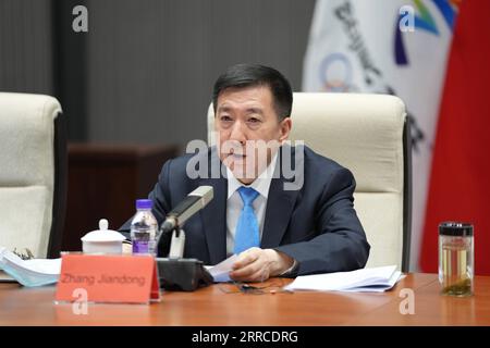 211102 -- PEKING, 2. November 2021 -- Zhang Jiandong, stellvertretender Bürgermeister von Peking und Executive Vice President des Beijing 2022 Organisating Committee BOCOG, spricht während des Videotreffens der IOC-Koordinationskommission des Internationalen Olympischen Komitees für die XXIV Olympischen Winterspiele Peking 2022 in Peking, der Hauptstadt Chinas, am 2. November 2021. SPCHINA-PEKING-2022 OLYMPISCHE WINTERSPIELE - IOC KOORDINIERUNGSKOMMISSION CN JUXHUANZONG PUBLICATIONXNOTXINXCHN Stockfoto