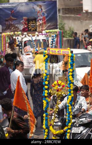 Rajkot, Indien. September 2023. Die Fahrräder sind mit Krishna Jula dekoriert, um Sri Krishna Janmashtami im Sadar Bazar Harihar Chowk in Rajkot zu feiern. Quelle: Nasirchan/Alamy Live News Stockfoto