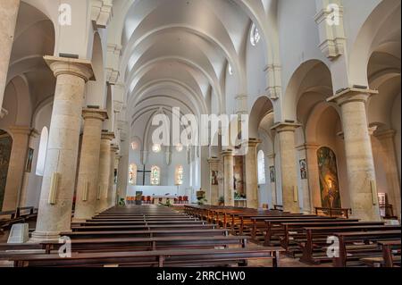 Das Franziskanerkloster der Himmelfahrt der Heiligen Jungfrau Maria befindet sich in Herzegowina in Široki Brijeg. Die Klosterkirche wurde 1905 erbaut Stockfoto