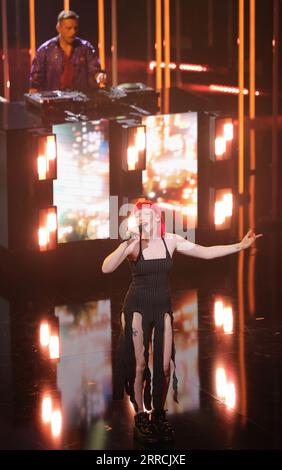 Hamburg, Deutschland. September 2023. Purple Disco Machine & Sophie und die Giants treten bei den Deutschen Radio Awards 2023 auf der Bühne auf. Quelle: Christian Charisius/dpa/Alamy Live News Stockfoto