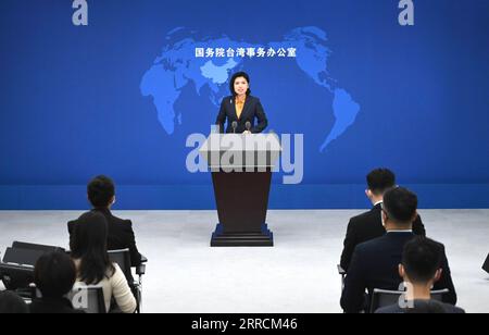 211110 -- PEKING, 10. November 2021 -- Zhu Fenglian, Sprecher des Büros für Taiwan-Angelegenheiten des Staatsrats, nimmt am 10. November 2021 an einer Pressekonferenz in Peking, der Hauptstadt Chinas, Teil. MIT DEN Spannungen über die Straße hinaus nicht nachlassen, bis die Provokationen zur Unabhängigkeit Taiwans aufhören: Sprecher DES CHINA-BEIJING-STATE COUNCIL-TAIWAN AFFAIRS-PRESS CONFERENCE CN ChenxYehua PUBLICATIONxNOTxINxCHN Stockfoto