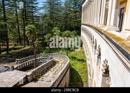 Georgia Tskaltubo verlor die Treppe des sowjetischen Luxus-Sanatoriums Stockfoto