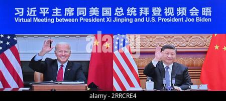 211116 -- PEKING, 16. November 2021 -- der chinesische Präsident Xi Jinping trifft sich mit US-Präsident Joe Biden per Video-Link in Peking, der Hauptstadt Chinas, am 16. November 2021. CHINA-BEIJING-XI JINPING-U.S.-JOE BIDEN-MEETING CN YUEXYUEWEI PUBLICATIONXNOTXINXCHN Stockfoto