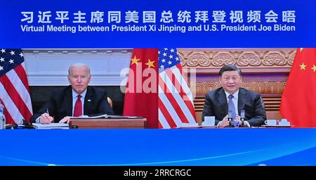 211116 -- PEKING, 16. November 2021 -- der chinesische Präsident Xi Jinping trifft sich mit US-Präsident Joe Biden per Video-Link in Peking, der Hauptstadt Chinas, am 16. November 2021. CHINA-BEIJING-XI JINPING-U.S.-JOE BIDEN-MEETING CN YUEXYUEWEI PUBLICATIONXNOTXINXCHN Stockfoto