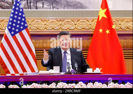 211116 -- PEKING, 16. November 2021 -- der chinesische Präsident Xi Jinping trifft sich mit US-Präsident Joe Biden per Video-Link in Peking, der Hauptstadt Chinas, am 16. November 2021. CHINA-BEIJING-XI JINPING-U.S.-JOE BIDEN-MEETING CN HUANGXJINGWEN PUBLICATIONXNOTXINXCHN Stockfoto