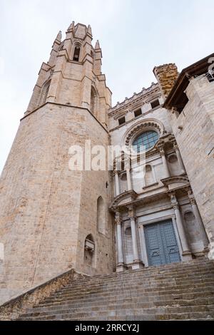 Außenansicht der Kirche San Felix oder Sant Feliu am Placa de Catedral, Girona, Spanien. Stockfoto