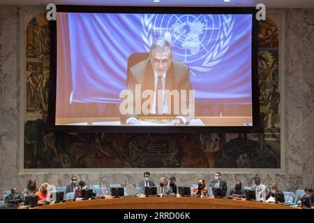 211124 -- VEREINTE NATIONEN, 24. November 2021 -- Jan Kubis, Sondergesandter des UN-Generalsekretärs und Leiter der UN-Unterstützungsmission in Libyen, erläutert am 24. November 2021 dem Sicherheitsrat im UN-Hauptquartier in New York über einen Videolink die Lage in Libyen. Der oberste UN-Gesandte für Libyen, Jan Kubis, warnte am Mittwoch vor möglichen katastrophalen Folgen, wenn in Libyen keine Wahlen abgehalten werden. /Handout über Xinhua UN-SICHERHEITSRAT-LIBYEN EskinderxDebebe/UNxPhoto PUBLICATIONxNOTxINxCHN Stockfoto