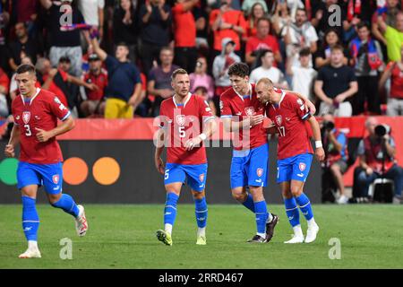 Prag, Tschechische Republik. September 2023. VACLAV CERNY (17) aus Tschechien feiert, nachdem er am 7. September 2023 beim Qualifikationsspiel der UEFA EURO 2024 Gruppe E in Prag geschossen hat. Auf Foto VLADIMIR COUFAL (5), LADISLAV KREJCI (7), TOMAS HOLES (Bild: © Slavek Ruta/ZUMA Press Wire) NUR REDAKTIONELLE VERWENDUNG! Nicht für kommerzielle ZWECKE! Stockfoto