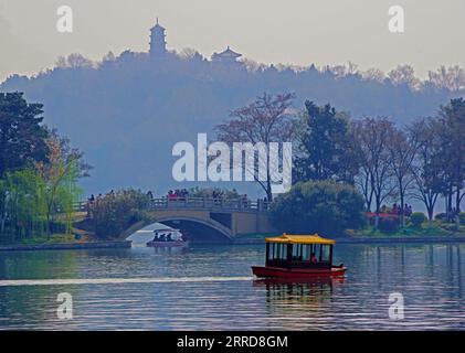 Bootstour auf dem malerischen Xuanwu Lake in Nanjing, Jiangsu, China Stockfoto