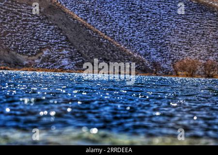 211220 -- BAND-E-AMIR AFGHANISTAN, 20. Dezember 2021 -- Foto aufgenommen am 19. Dezember 2021 zeigt Band-e-Amir See in der Provinz Bamiyan, Afghanistan. Die Band-e-Amir wurde 2009 als erster Nationalpark Afghanistans anerkannt. STR/Xinhua AFGHANISTAN-BAND-E-AMIR-WINTERLANDSCHAFT Stringer PUBLICATIONxNOTxINxCHN Stockfoto