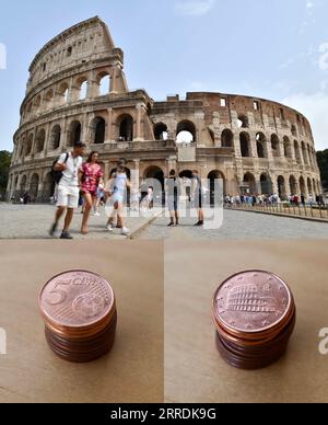 211231 -- BRÜSSEL, den 31. Dezember 2021 -- Combo-Foto zeigt das Kolosseum in Rom, Italien am 4. August 2021, die Vorderseite der 5-Cent-Münze in Rom, Italien am 30. Dezember 2021, L, unten und das Kolosseo-Muster auf der Rückseite der 5-Cent-Münze in Rom, Italien am 30. Dezember 2021. Euro-Banknoten und -Münzen wurden am 1. Januar 2002 physisch in die Länder der Eurozone eingeführt. Im kommenden neuen Jahr 2022 jährt sich die Einführung des Euro zum 20. Mal. EUROPA-EURO-WÄHRUNG-20 Jahre JinxMamengni PUBLICATIONxNOTxINxCHN Stockfoto