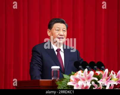 211231 -- PEKING, 31. Dezember 2021 -- der chinesische Präsident Xi Jinping, ebenfalls Generalsekretär des Zentralkomitees der Kommunistischen Partei Chinas und Vorsitzender der Zentralen Militärkommission, hält eine wichtige Rede auf der Neujahrstagung, die vom Nationalen Komitee der Politischen Konsultativkonferenz des chinesischen Volkes (CPPCC) in Peking, der Hauptstadt Chinas, am 31. Dezember 2021 organisiert wurde. CHINA-PEKING-CPPCC-NEUJAHRSTAGUNG CN YANXYAN PUBLICATIONXNOTXINXCHN Stockfoto