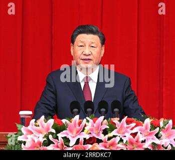 211231 -- PEKING, 31. Dezember 2021 -- der chinesische Präsident Xi Jinping, ebenfalls Generalsekretär des Zentralkomitees der Kommunistischen Partei Chinas und Vorsitzender der Zentralen Militärkommission, hält eine wichtige Rede auf der Neujahrstagung, die vom Nationalen Komitee der Politischen Konsultativkonferenz des chinesischen Volkes (CPPCC) in Peking, der Hauptstadt Chinas, am 31. Dezember 2021 organisiert wurde. CHINA-PEKING-CPPCC-NEUJAHRSTAGUNG CN LIXXIANG PUBLICATIONXNOTXINXCHN Stockfoto