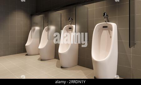 Urinalhintergrund der öffentlichen Toilette, 3D-Rendering Stockfoto