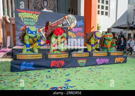 September 2023, Hollywood, Kalifornien, USA: Leonardo, Raphael, Donatello und Michelangelo (die Teenage Mutant Ninja Turtles) nehmen an der "'Teenage Mutant Ninja Turtles: Mutant Mayhem'' Chinese Theatre Imprint Ceremony Teil. Leonardo, Raphael, Donatello und Michelangelo (die Teenage Mutant Ninja Turtles) nehmen an der "'Teenage Mutant Ninja Turtles: Mutant Mayhem'" Zeremonie Teil. (Bild: © Billy Bennight/ZUMA Press Wire) NUR REDAKTIONELLE VERWENDUNG! Nicht für kommerzielle ZWECKE! Stockfoto
