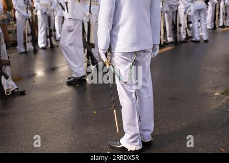 Salvador, Bahia, Brasilien - 7. September 2023: Ein Offizier der Marine wird während der brasilianischen Unabhängigkeitsfeiern in Salvador mit seinem Schwert gesehen Stockfoto