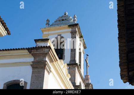 Salvador, Bahia, Brasilien - 02. September 2023: Blick auf den Turm des Igreja Ordem Terceira Sao Domingos Gusmao in Pelourinho, historisches Zentrum der Stockfoto